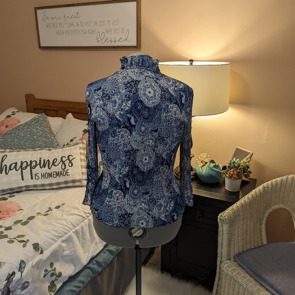 Larry Levine blue and white floral swirl button up - Picture 2 of 9